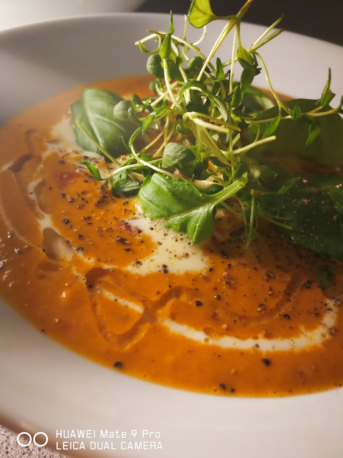 Cremet suppe med urter